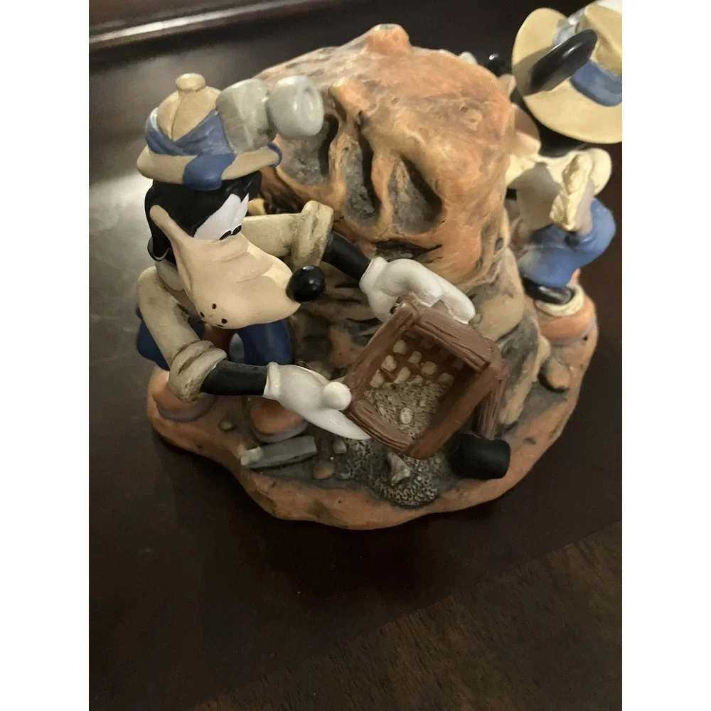 Disney Animal Kingdom Big Dig In The Boneyard Dinosaur Mickey Mouse Goofy Clock